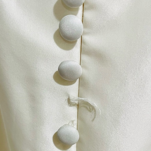 White by Vera Wang Wedding Dress – Strapless, Tiered Skirt, Train, Size 2 - Picture 15 of 16